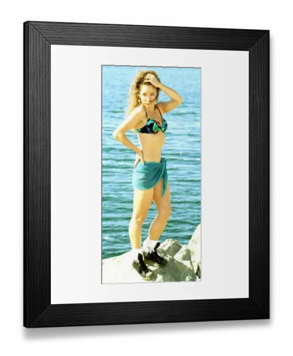 Framed Print : Jayne Collind English actress who appears in TV prog Baywatch and rescues Richard Branson