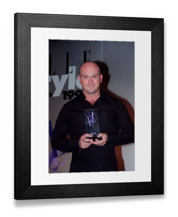 Framed Print : Ross Kemp Actor September 98 Eastenders actor at the Elle Awards holding his award