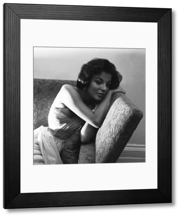 Framed Print : Actress Joan Collins August 1957 Framed Print : Actress Joan Collins August 1957