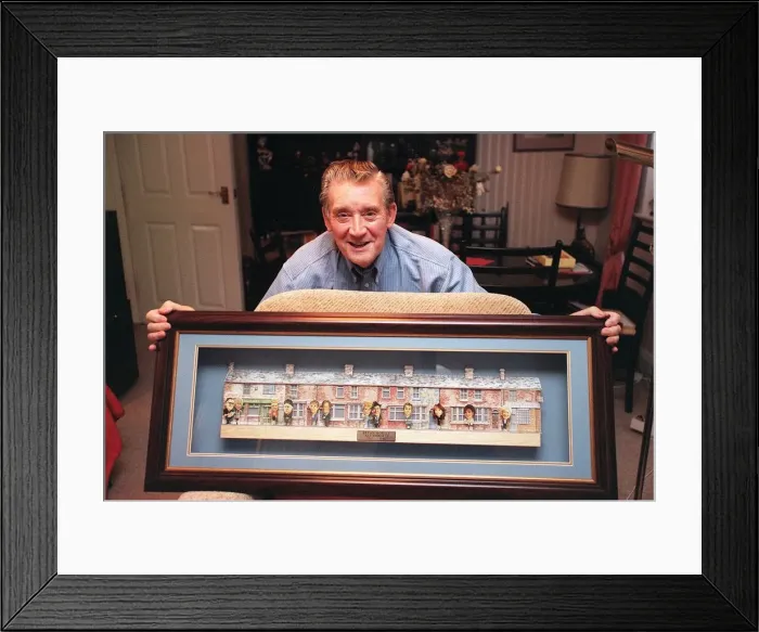 Framed Print : Bryan Mosley Actor December 98 Who plays Alf Roberts in Coronation street with his Framed Print : Bryan Mosley Actor December 98 Who plays Alf Roberts in Coronation street with his