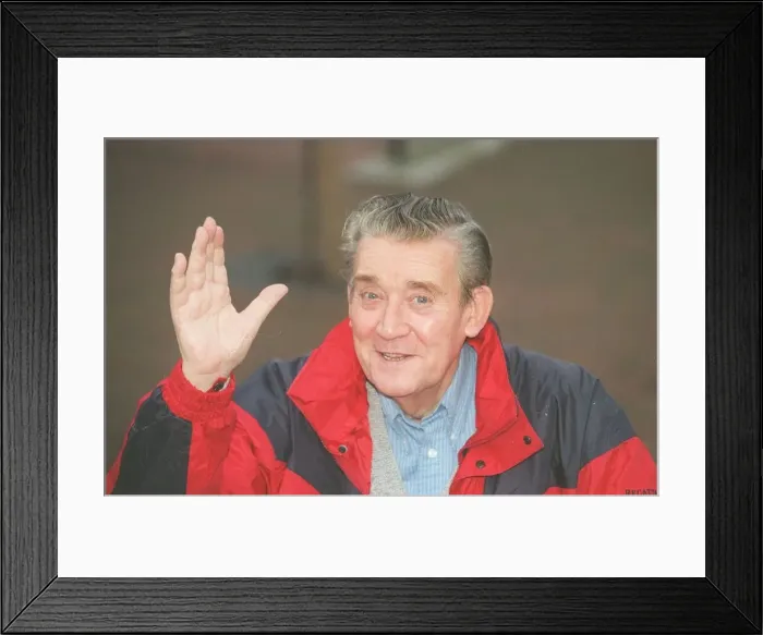 Framed Print : Bryan Mosley Actor December 98 Who plays Alf Roberts in Coronation street Framed Print : Bryan Mosley Actor December 98 Who plays Alf Roberts in Coronation street