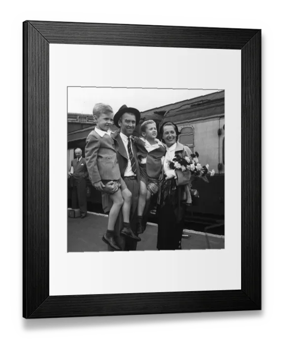 Framed Print : Actor James Stewart arrives in England with his wife and family 1950 Framed Print : Actor James Stewart arrives in England with his wife and family 1950