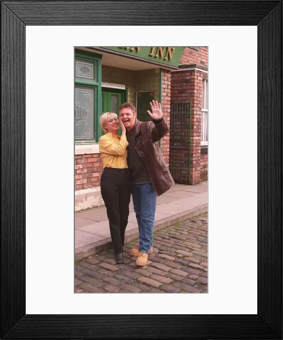Framed Print : Phil Middlemiss Coronation Street actor October 1998 with colleague Denise Welch