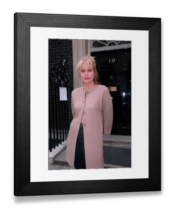 Framed Print : Joanna Lumley Actress July 98 Outside 10 downing street were she went to see Tony