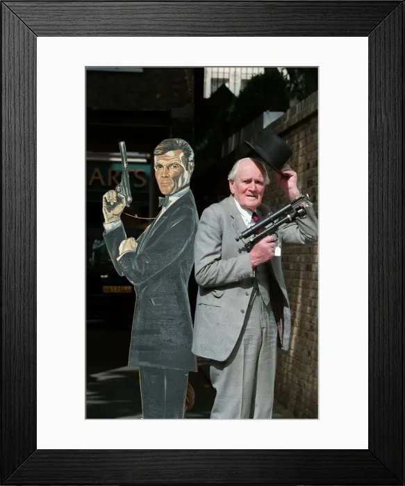 Framed Print : Desmond Lelwelyn Actor September 98 Actor who star