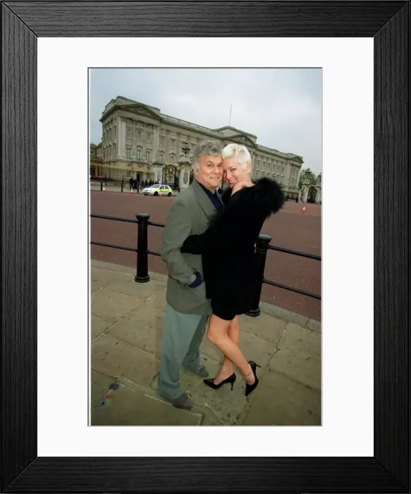 Framed Print : Actor Tony Curtis with his new wife Jill November 1998 in London on their honeymoon