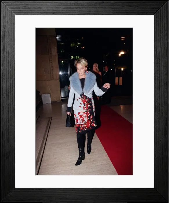 Framed Print : Leslie Ash Actress October 98 Arriving at the Royal Albert Hall for the National