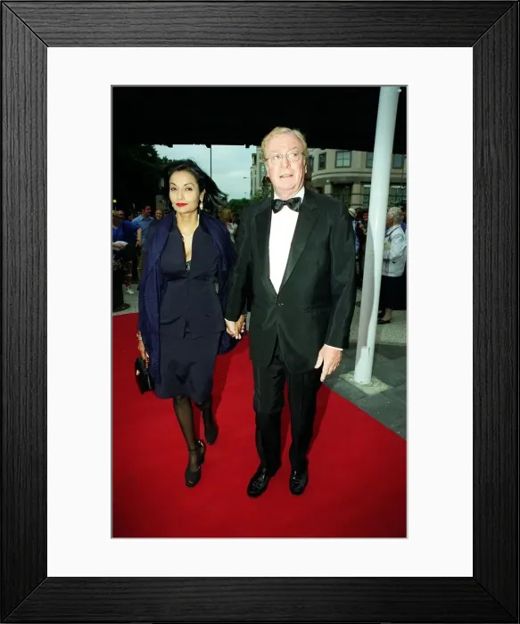 Framed Print : Michael Cane Actor July 98 Arriving for the premiere of Doctor Doolittle