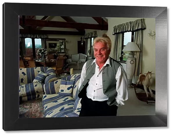 Freddie Starr Comedian  /  Actor Actor June 98 At home in his luxury house