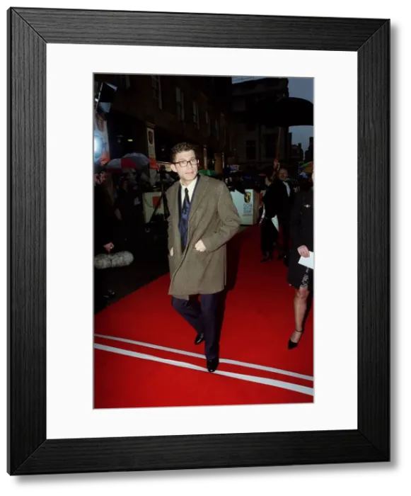 Framed Print : Lee Evans Comedian  /  Actor April 98 Arriving for the BAFT Aawards 1998