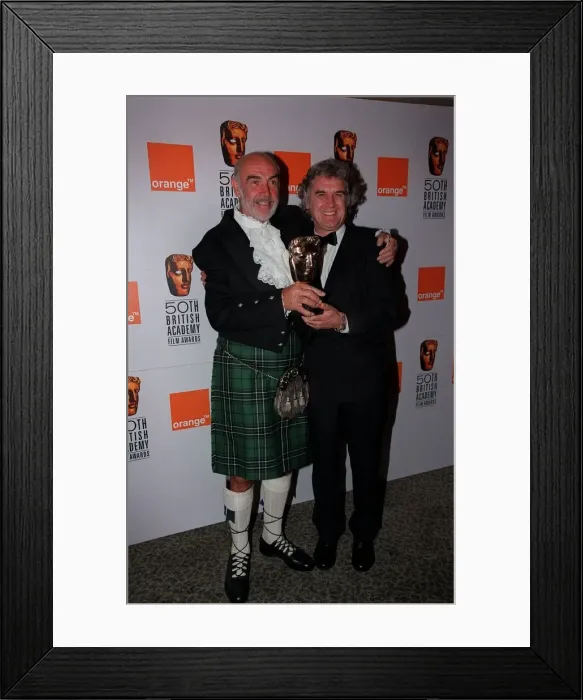 Framed Print : Billy Connnolly Comedian / Actor April 98 With actor Sean Connery and his BAFTA award Framed Print : Billy Connnolly Comedian / Actor April 98 With actor Sean Connery and his BAFTA award