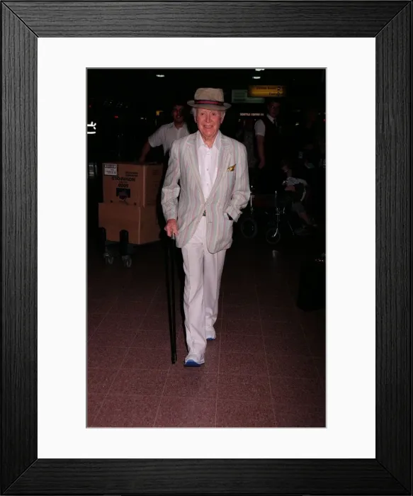 Framed Print : Sir John Mills Actor April 98 Arriving at Heathrow tovist family and friends Framed Print : Sir John Mills Actor April 98 Arriving at Heathrow tovist family and friends