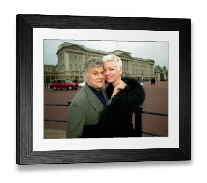 Framed Print : Actor Tony Curtis with his new wife Jill November 1998 in London on their honeymoon