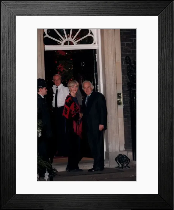 Framed Print : John Thaw Actor December 97 Attending party at No10 Downing Street with his wife