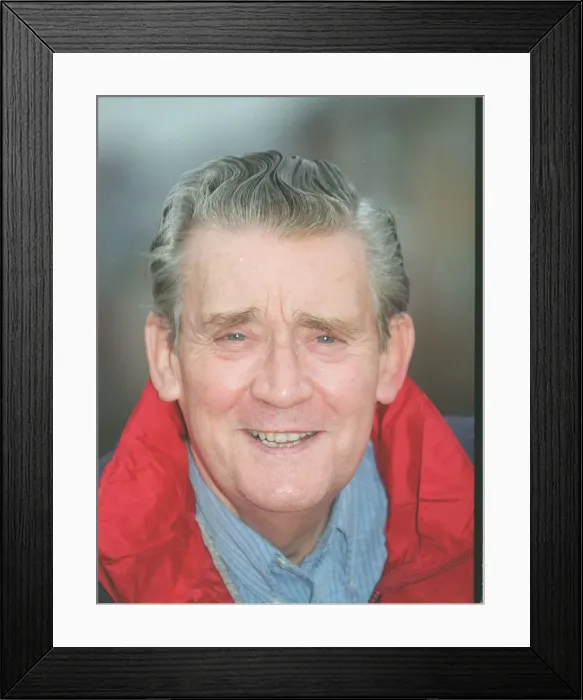 Framed Print : Bryan Mosley Actor December 98 Who plays Alf Roberts in Coronation street Framed Print : Bryan Mosley Actor December 98 Who plays Alf Roberts in Coronation street