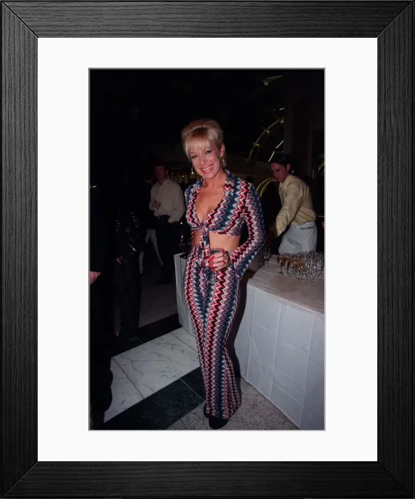Framed Print : Denise Welch Actress November 98 Arriving at muisc awards in London