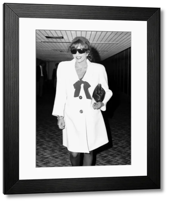 Framed Print : Joan Collins actress stars in Dynasty Framed Print : Joan Collins actress stars in Dynasty