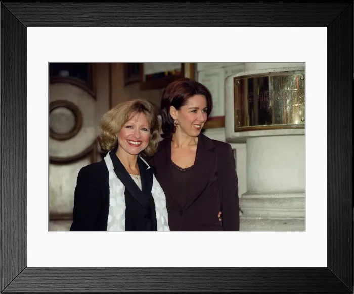 Framed Print : Sue Jenkins Actress November 98 Actress who stars in channel 4 Framed Print : Sue Jenkins Actress November 98 Actress who stars in channel 4