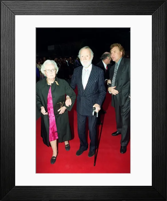 Framed Print : Sir John Mills Actor July 98 Arriving for the premiere of Doctor Doolittle