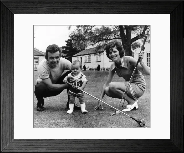 Framed Print : Tony Jacklin Golfer Shows young son Bradley the grip that won the US Open watched by his