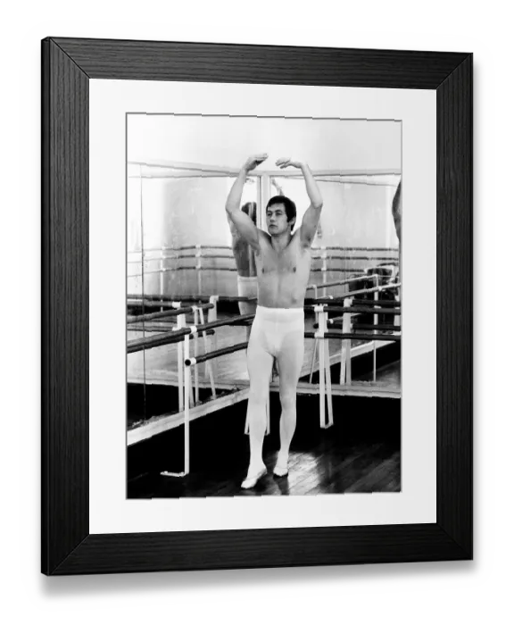 Framed Print : Kevin Finnegan boxer practising his ballet dancing Circa 1975