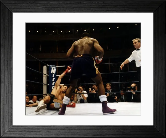 Framed Print : Frank bruno v John Emmen who Bruno knocked out in the first round Framed Print : Frank bruno v John Emmen who Bruno knocked out in the first round
