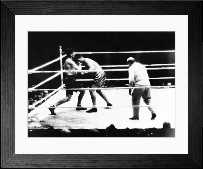 Framed Print : Jack Dempsey fighting Gene Tunney Brochure Framed Print : Jack Dempsey fighting Gene Tunney Brochure