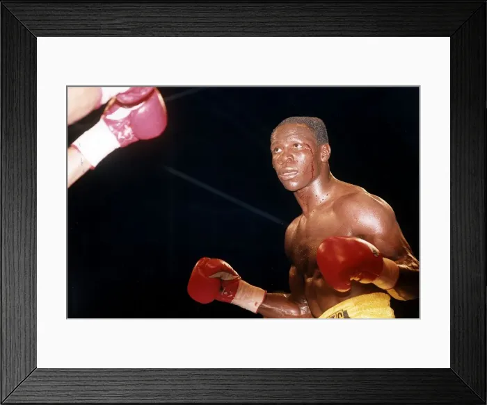 Framed Print : Chris Eubank Boxer Vs Mauricio Amaral Framed Print : Chris Eubank Boxer Vs Mauricio Amaral