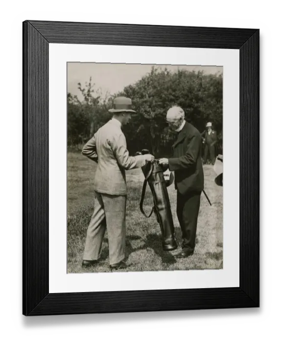 Framed Print : Lord Riddell presents a bag of golf clubs to the Duke of York made by many famous players Framed Print : Lord Riddell presents a bag of golf clubs to the Duke of York made by many famous players