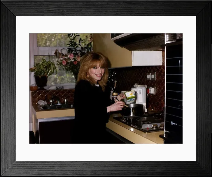 Framed Print : Lena Zavaroni singer actress dbase A©Mirrorpix Framed Print : Lena Zavaroni singer actress dbase A©Mirrorpix