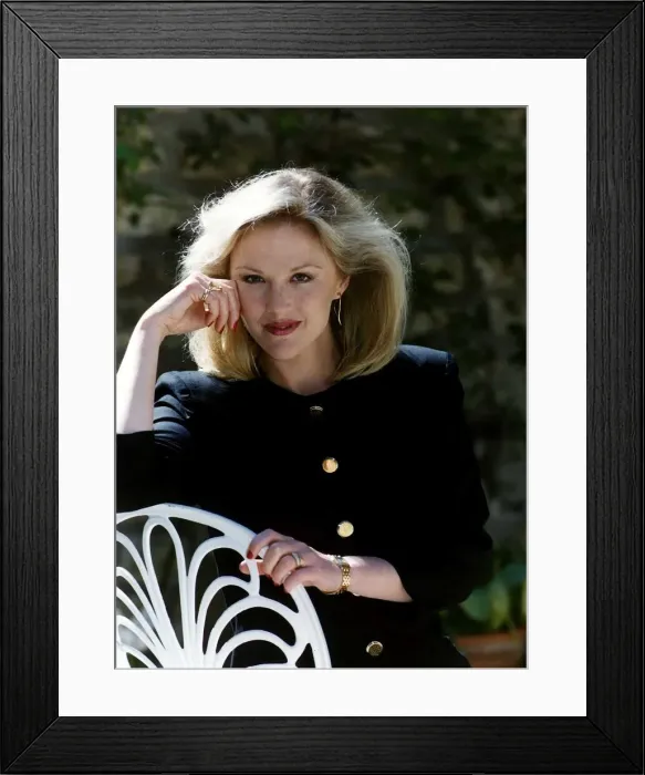 Framed Print : Gwen Humble Actress wife of Ian McShane dbase A©Mirrorpix Framed Print : Gwen Humble Actress wife of Ian McShane dbase A©Mirrorpix