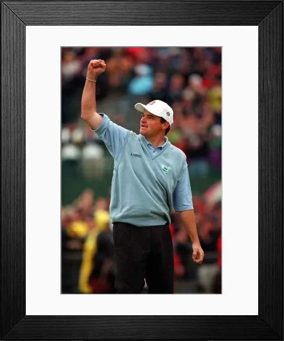 Framed Print : Paul Lawrie celebrates on the 18th Green July 1999 at the British Open Golf Framed Print : Paul Lawrie celebrates on the 18th Green July 1999 at the British Open Golf