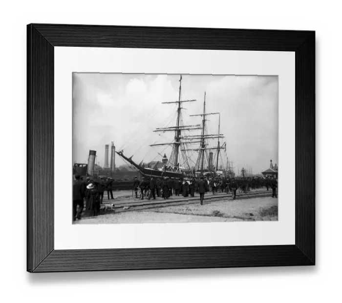 Framed Print : Captain Robert Scott Antarctica Expedition - Preparing the Terra Nova at Cardiff