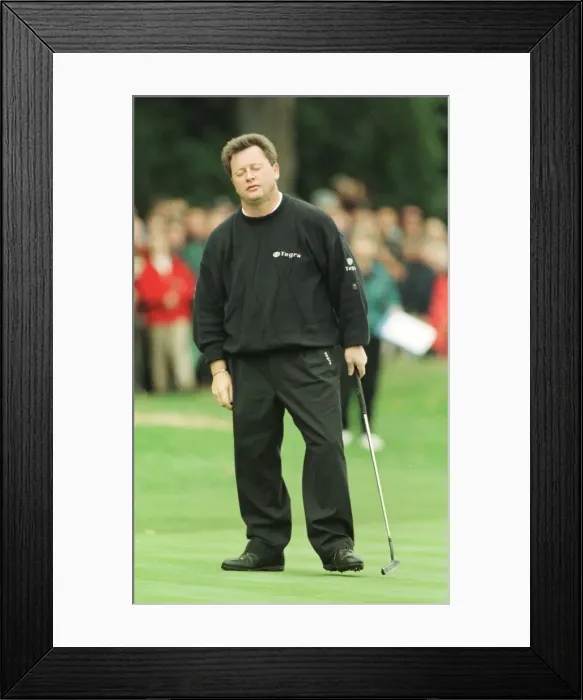 Framed Print : Ian Woosnam Wentworth World Matchplay October 1998 misses his putt on the 18th green Framed Print : Ian Woosnam Wentworth World Matchplay October 1998 misses his putt on the 18th green