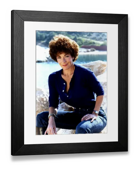 Framed Print : Linda Thorson actress Dbase A©Mirrorpix Framed Print : Linda Thorson actress Dbase A©Mirrorpix