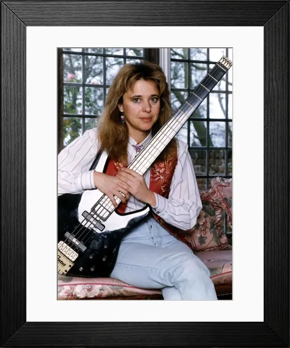 Framed Print : Suzi Quatro singer and actress at home dbase A©Mirrorpix