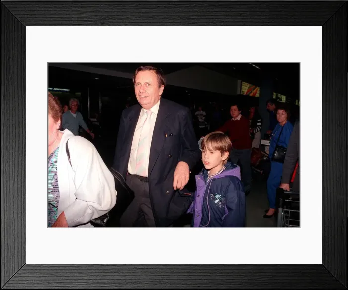 Framed Print : Barry Humphries Actor Dame Edna Everage 1990 at the Airport A©Mirrorpix Framed Print : Barry Humphries Actor Dame Edna Everage 1990 at the Airport A©Mirrorpix