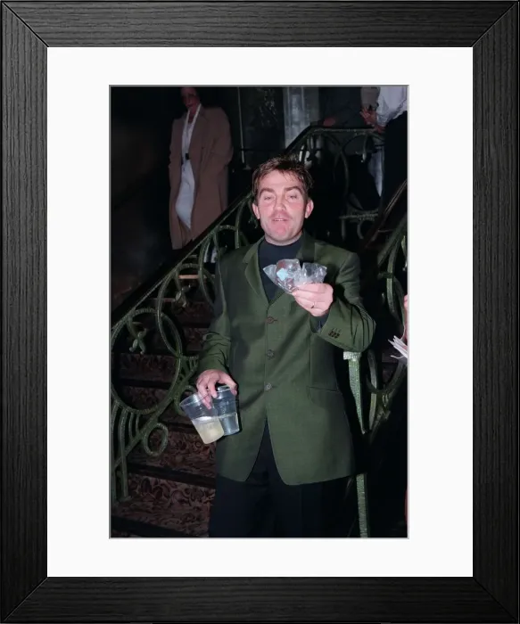 Framed Print : Bradley Walsh Comedian / TV Presenter October 1998 Arriving at the Savoy Theatre for Framed Print : Bradley Walsh Comedian / TV Presenter October 1998 Arriving at the Savoy Theatre for