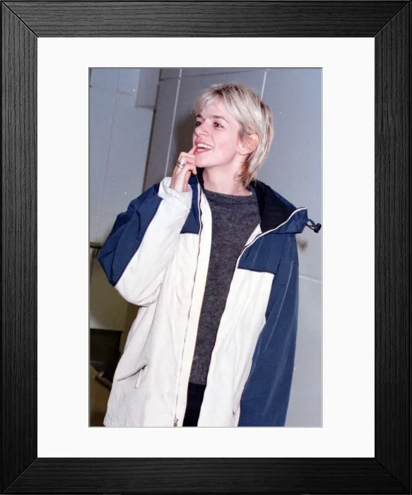 Framed Print : Zoe Ball Radio and TV Presenter October 1998 as she arrives at Heathrow Framed Print : Zoe Ball Radio and TV Presenter October 1998 as she arrives at Heathrow