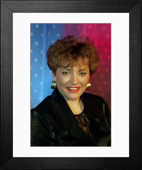 Framed Print : Nina Hilton TV Presenter November 1998 Live Tv presenter A©Mirrorpix Framed Print : Nina Hilton TV Presenter November 1998 Live Tv presenter A©Mirrorpix