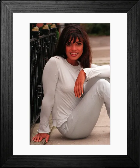 Framed Print : Jenny Powell TV Presenter September 1998 A©mirrorpix