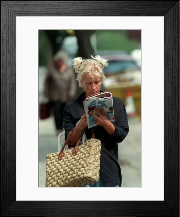 Framed Print : Paula Yates TV Presenter August 1998 Walking down the street reading a magazine Framed Print : Paula Yates TV Presenter August 1998 Walking down the street reading a magazine