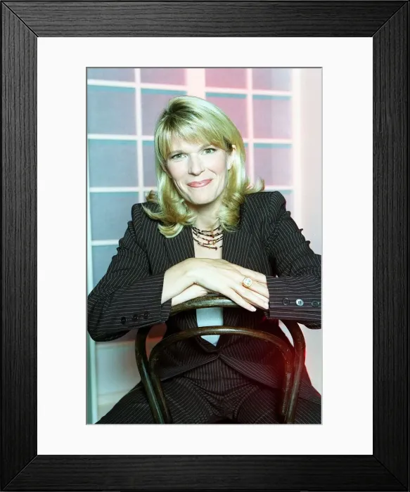 Framed Print : Alison Holloway TV Presenter July 1998 A©mirrorpix Framed Print : Alison Holloway TV Presenter July 1998 A©mirrorpix