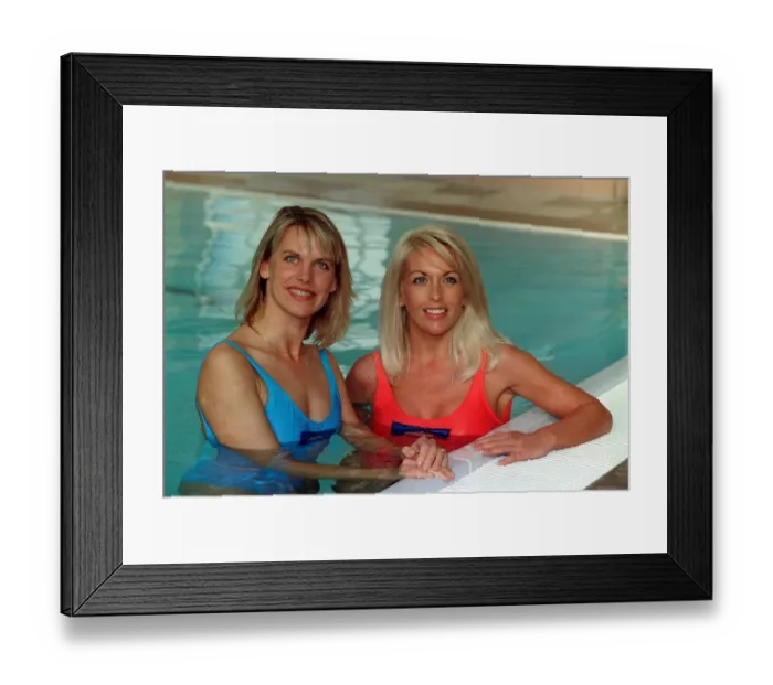 Framed Print : Anna Walker TV Presenter & Cheryl Gascoigne Nov 1998 at the launch of the BT Framed Print : Anna Walker TV Presenter & Cheryl Gascoigne Nov 1998 at the launch of the BT