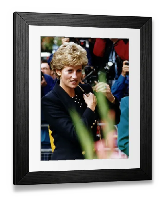 Framed Print : Princess Diana pays a visit to the West London Mission at Hinde Street Methodist church