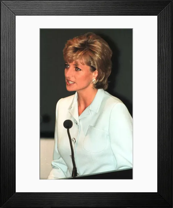 Framed Print : Princess Diana speaks to students during a symposium on breast cancer at the Northwestern Framed Print : Princess Diana speaks to students during a symposium on breast cancer at the Northwestern
