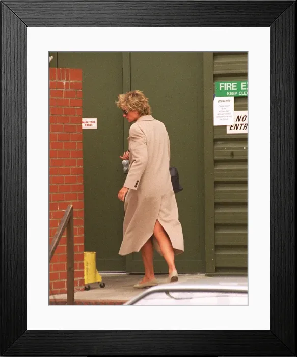 Framed Print : Princess Diana outside The Harbour Club watched by reporters with eagle eyes after her Framed Print : Princess Diana outside The Harbour Club watched by reporters with eagle eyes after her