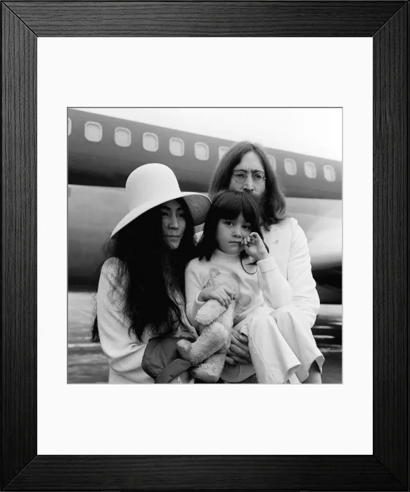 Framed Print : John Lennon and Yoko Ono May 1969 at heathrow airport with yoko