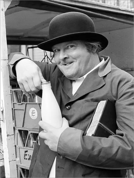Benny Hill as Ernie - December 1971 A©mirrorpix