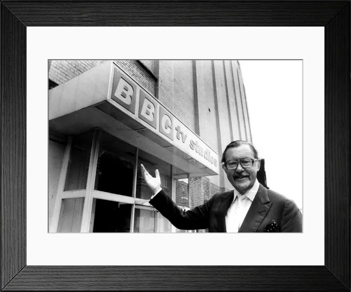 Framed Print : Alan Wicker TV presenter - August 1982 outside the BBC TV Studios A©Mirrorpix Framed Print : Alan Wicker TV presenter - August 1982 outside the BBC TV Studios A©Mirrorpix